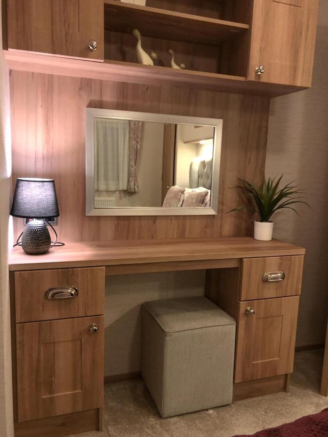 Norfolk Caravan Staycation Pet Friendly Belton with Browston Exterior photo