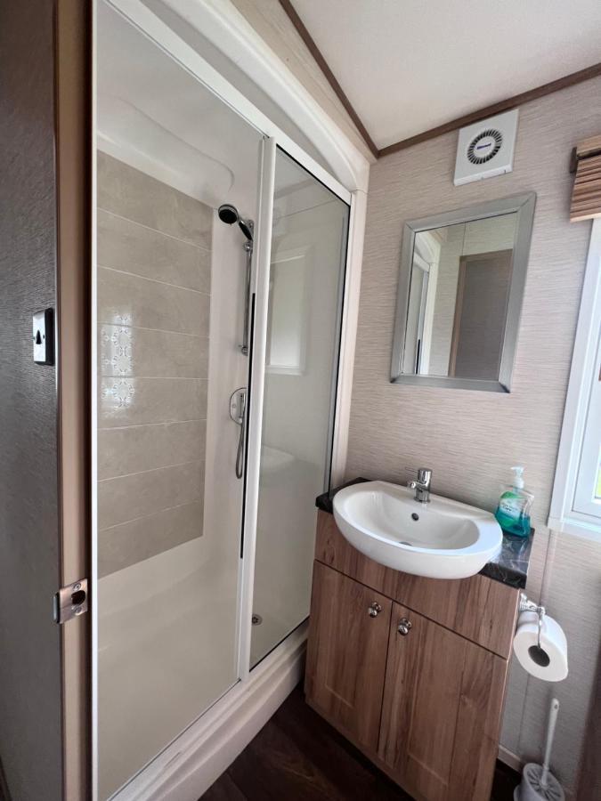 Norfolk Caravan Staycation Pet Friendly Belton with Browston Exterior photo