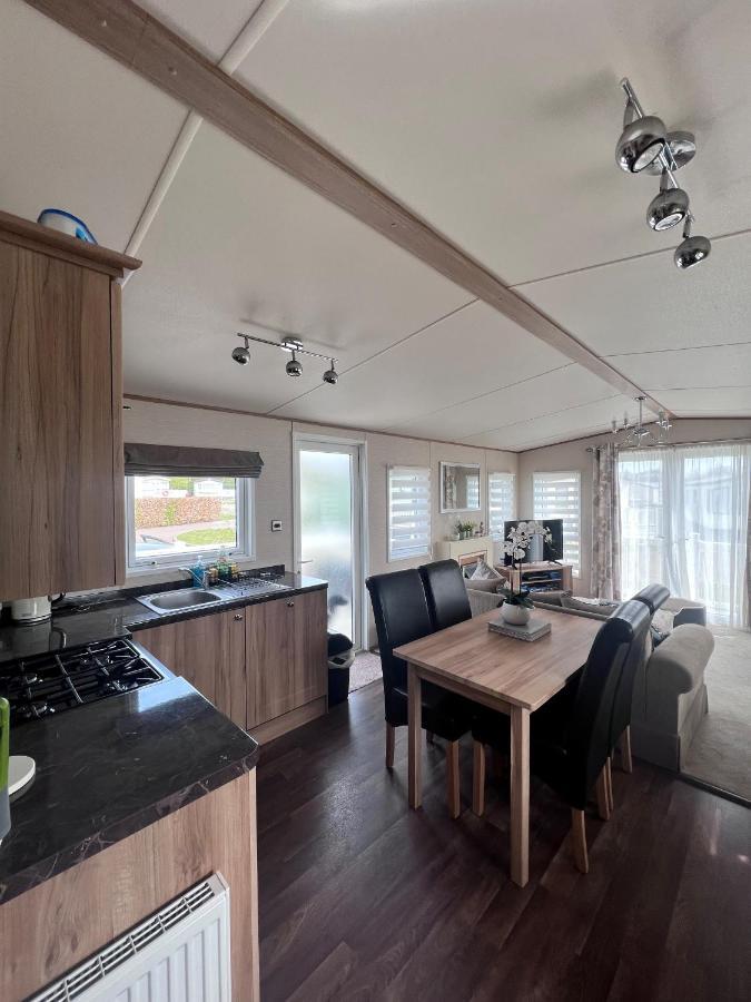 Norfolk Caravan Staycation Pet Friendly Belton with Browston Exterior photo