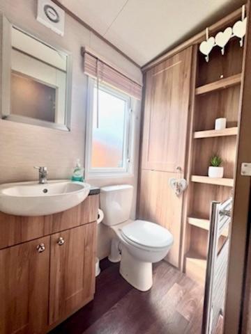 Norfolk Caravan Staycation Pet Friendly Belton with Browston Exterior photo