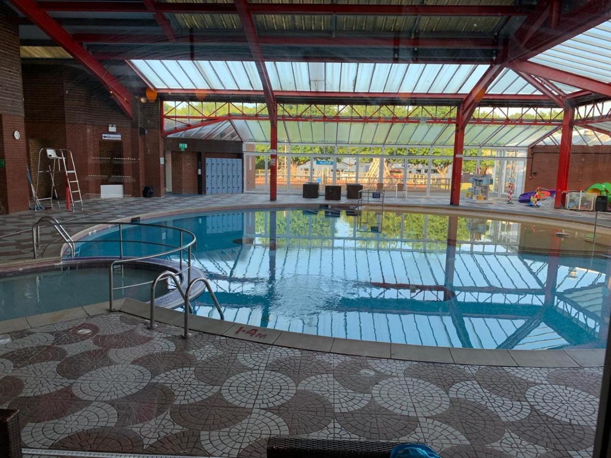 Norfolk Caravan Staycation Pet Friendly Belton with Browston Exterior photo
