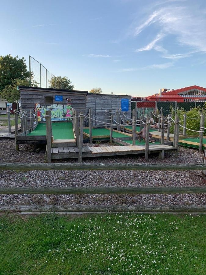Norfolk Caravan Staycation Pet Friendly Belton with Browston Exterior photo